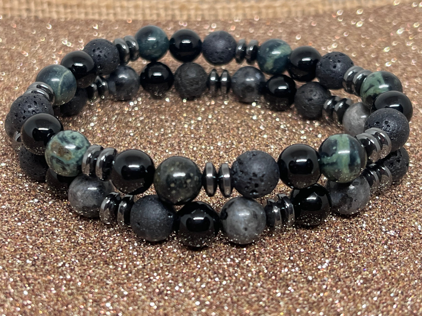 Armbånd To stk grønn og grå med sort