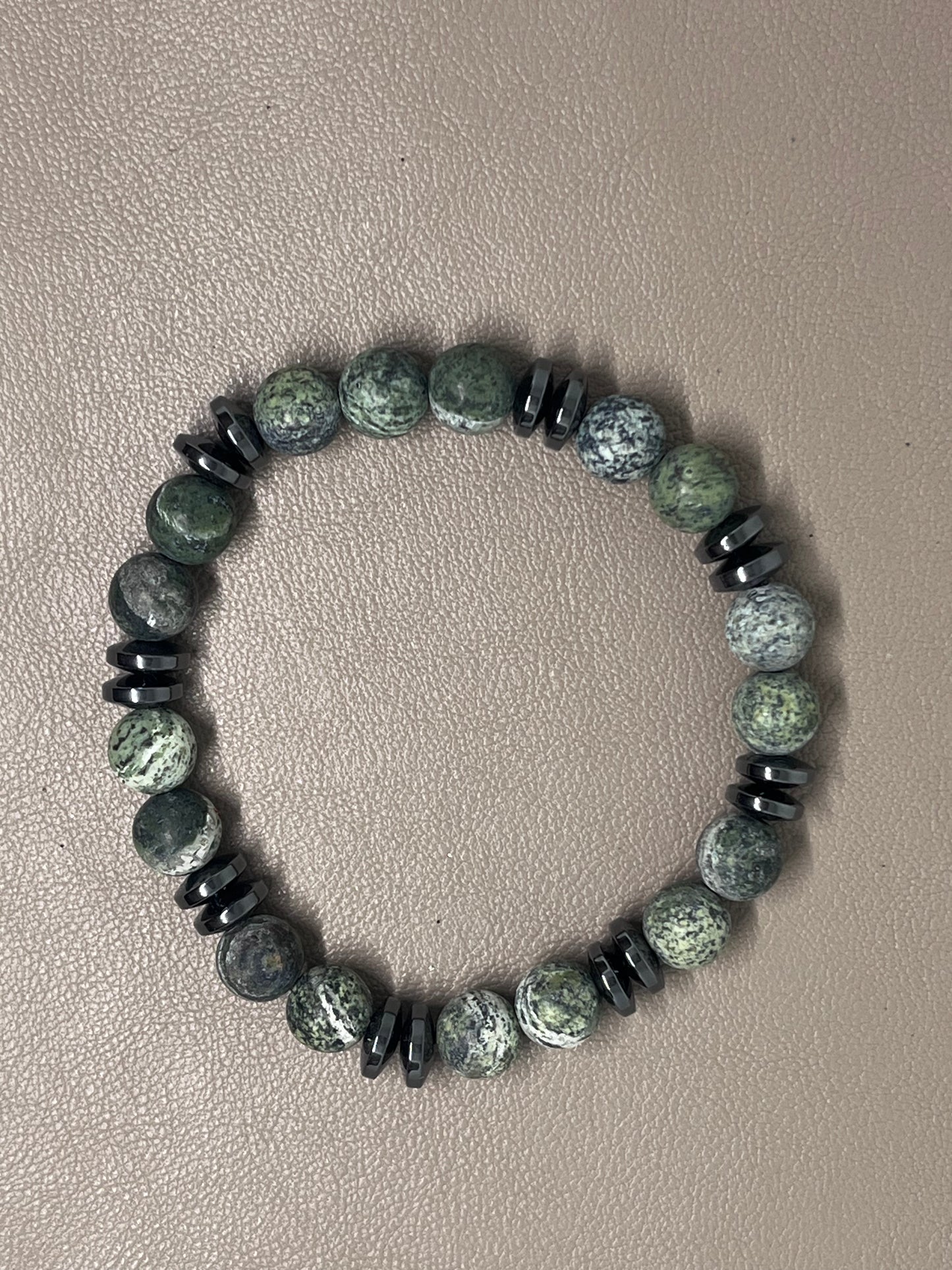 Armbånd Grønn matt zebrajasper og sort hematitt