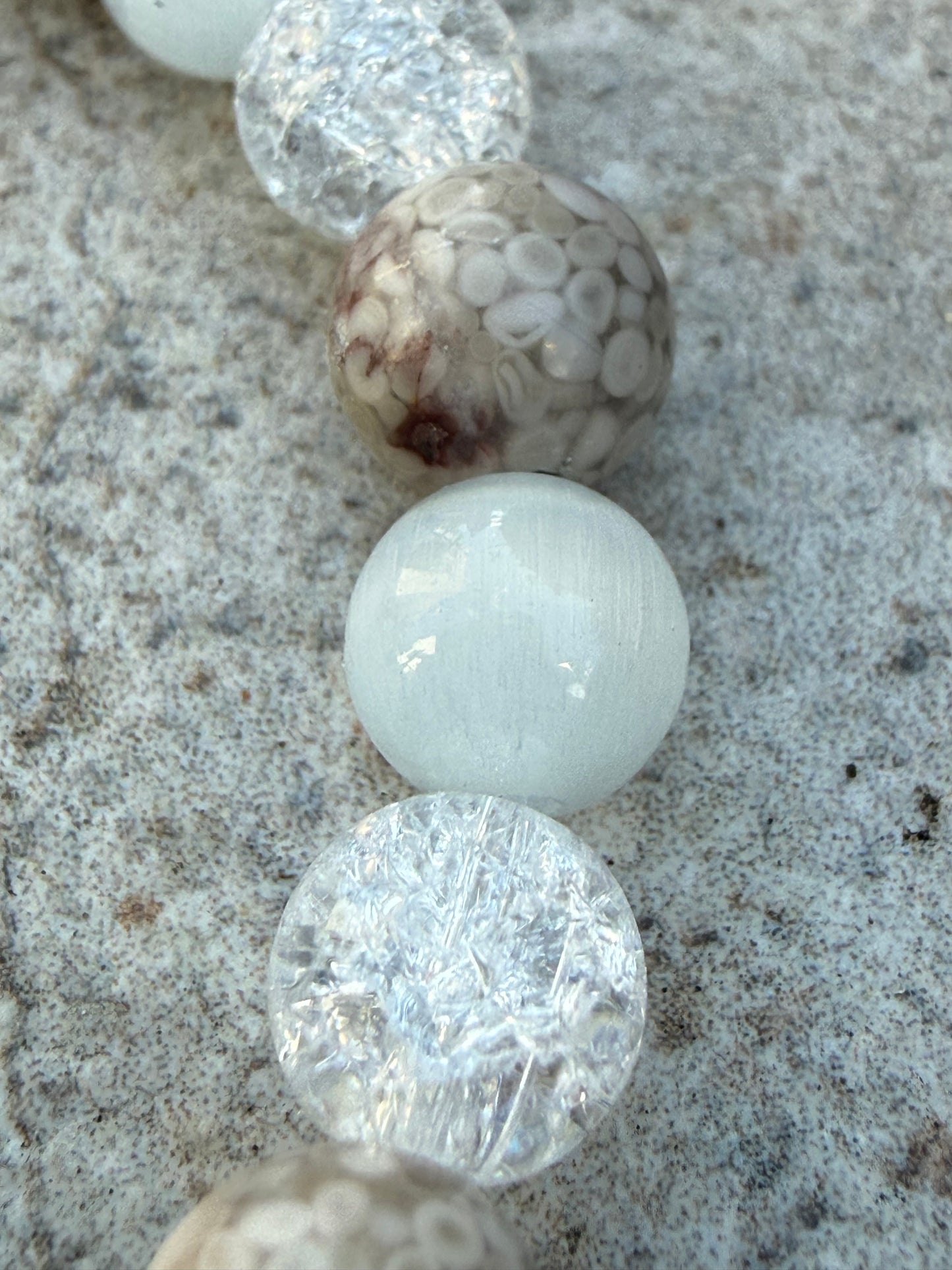 Armbånd gråbeige zeolitt og hvite katteøyne - inluma