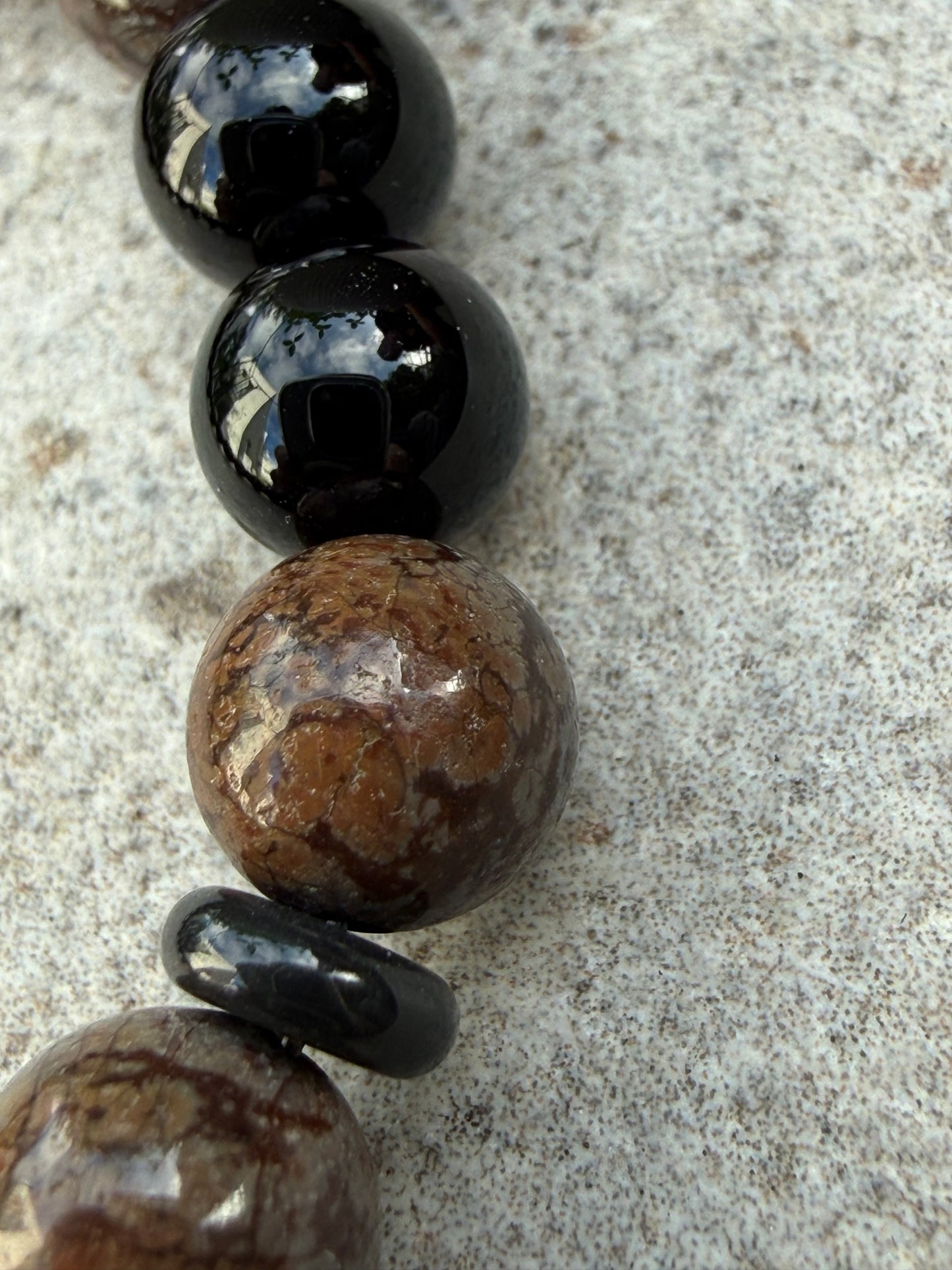 Brun obsidian og sort onyx og agat - inluma