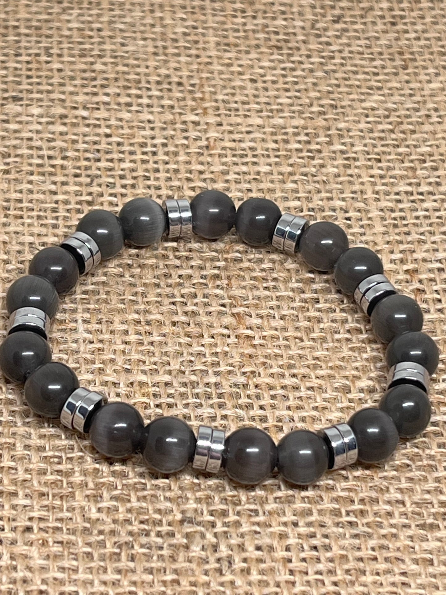 Grå katteøyne og sølvfarget hematitt