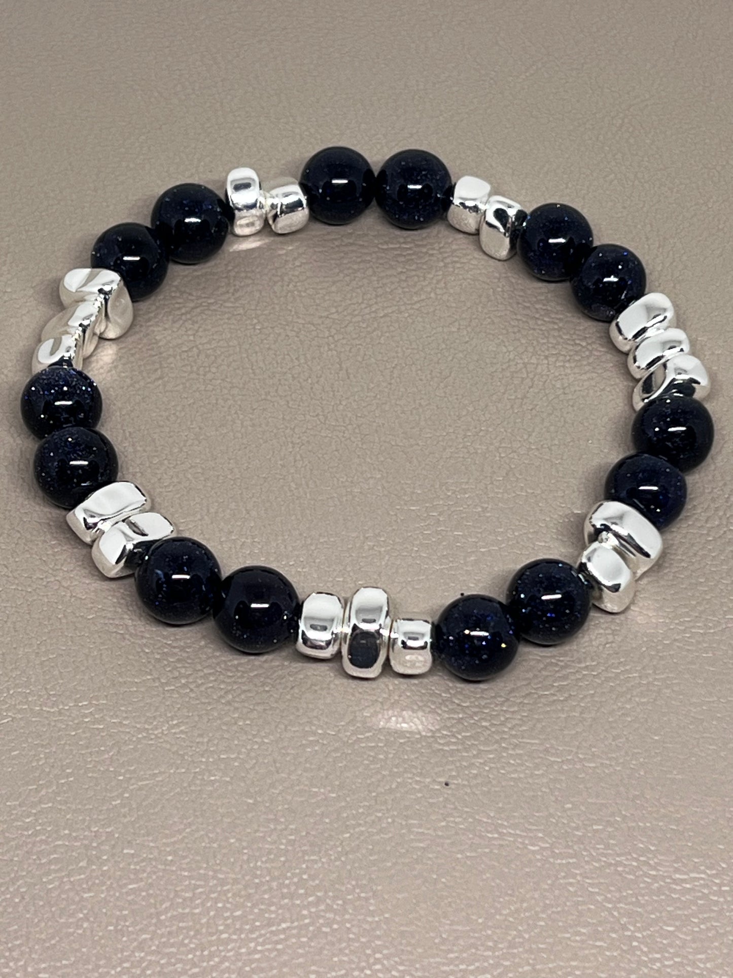 Armbånd Glitrende mørkeblå sandstein og sølv