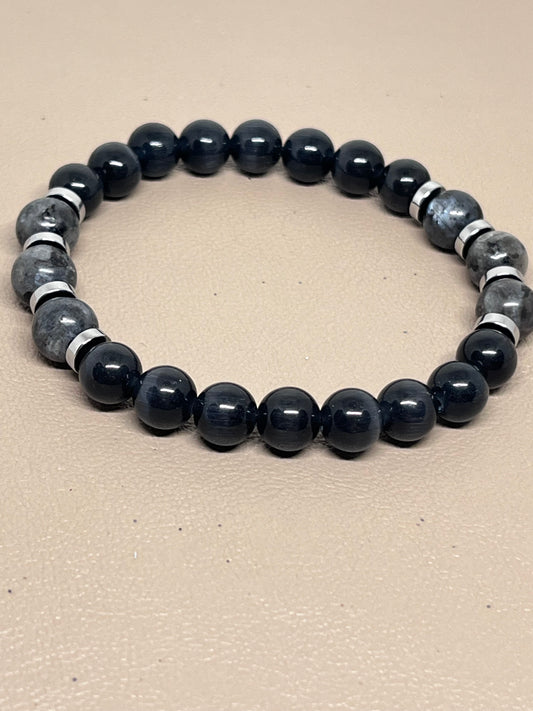 Sorte katteøyne og labradoritt