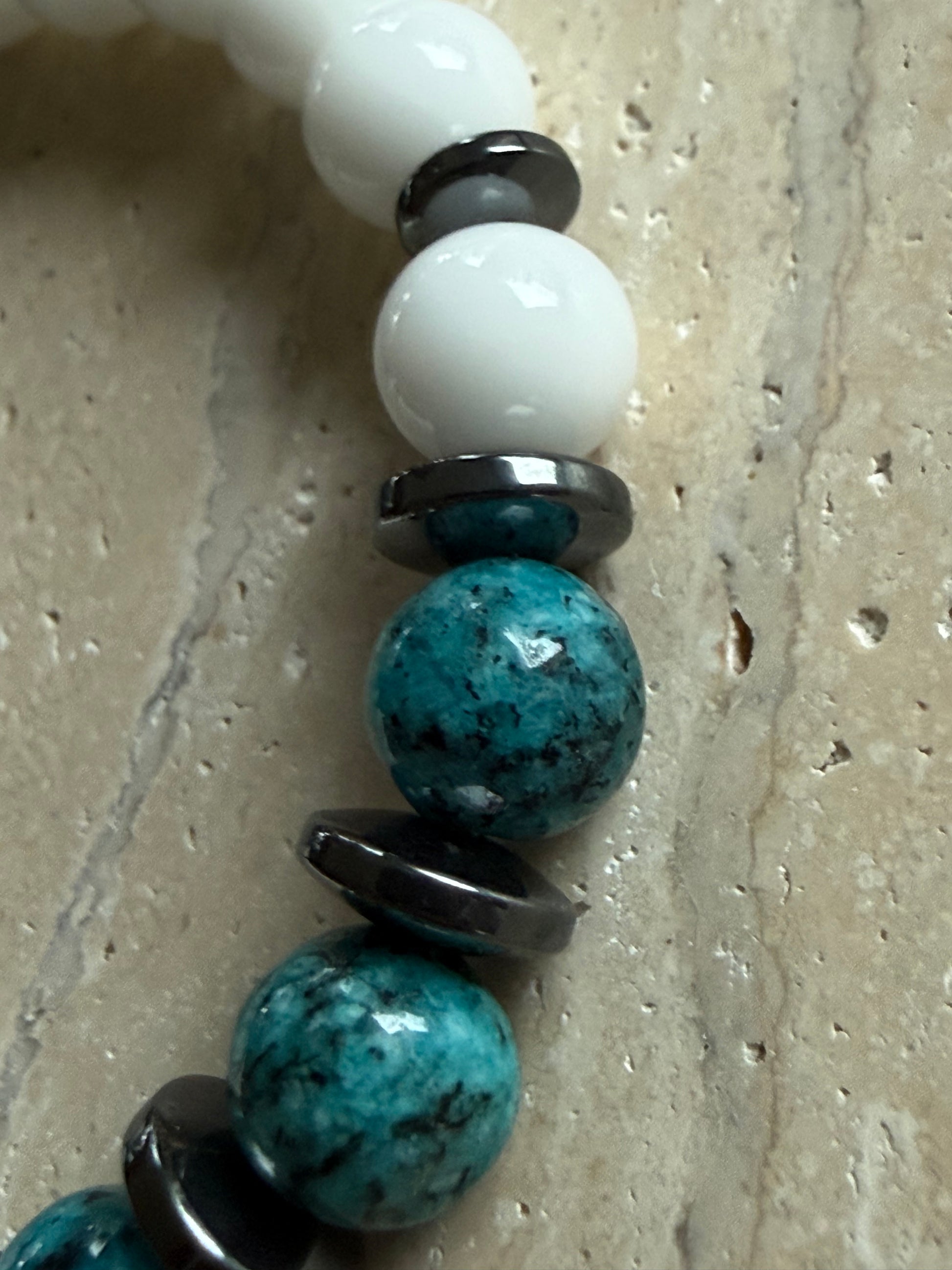 Armbånd Hvit agat, blå Jasper med sort hematitt - inluma