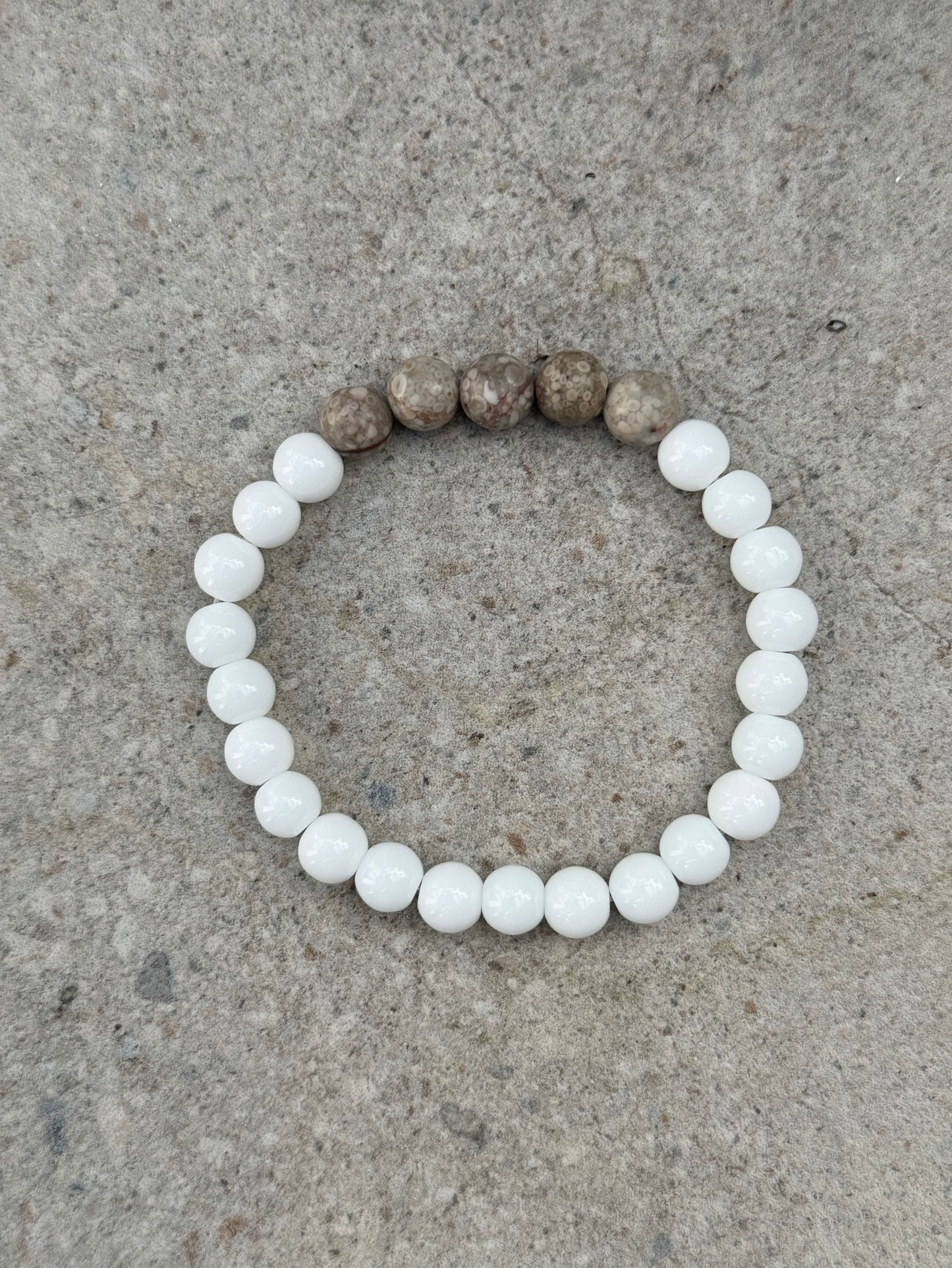 Armbånd gråbeige zeolit og hvit agat - inluma