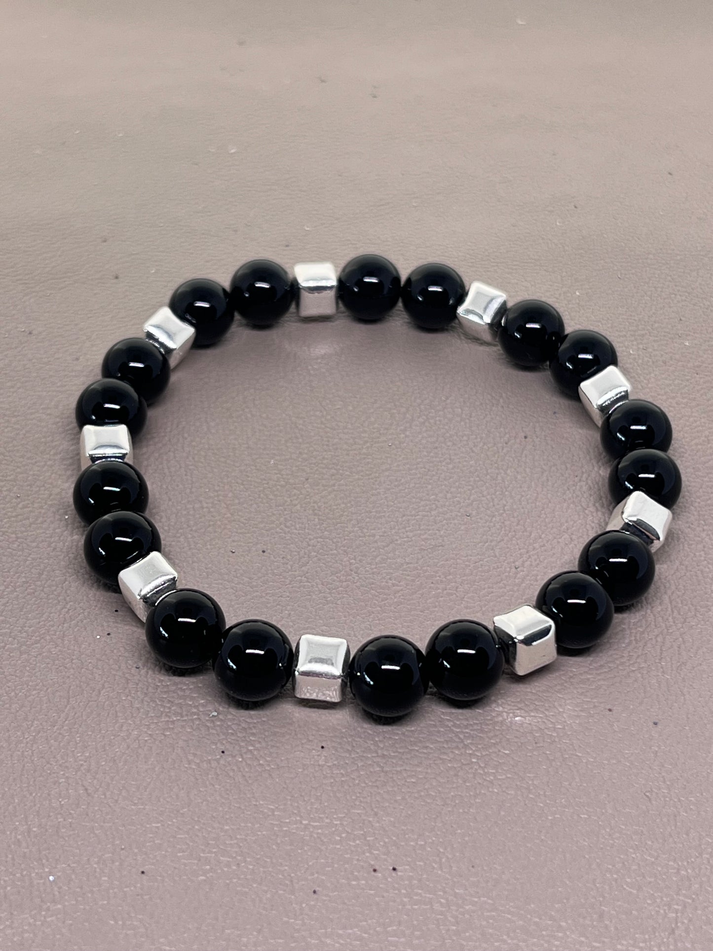 Sort onyx og sølv hematitt