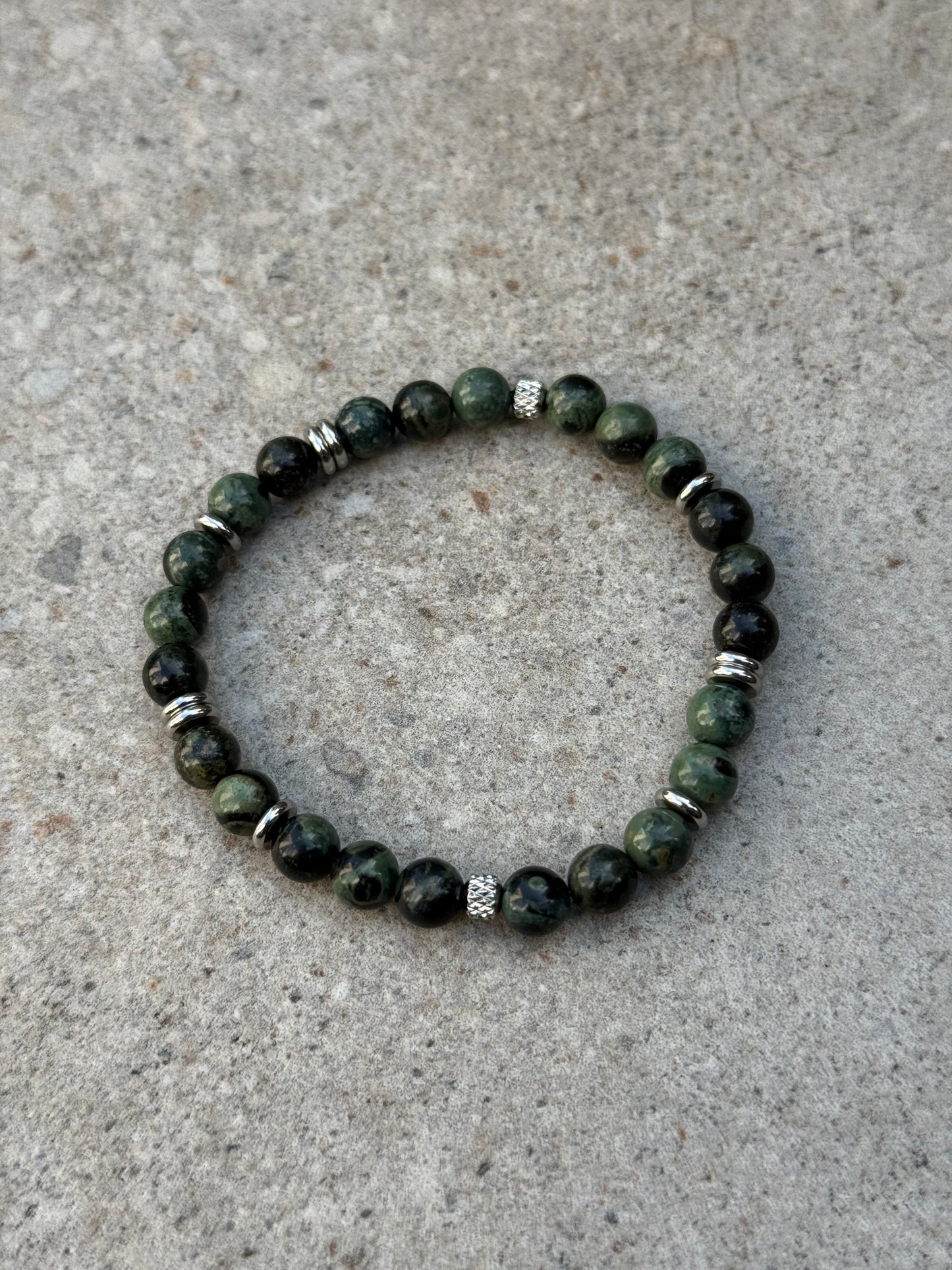 Grønne små perler og stål - inluma