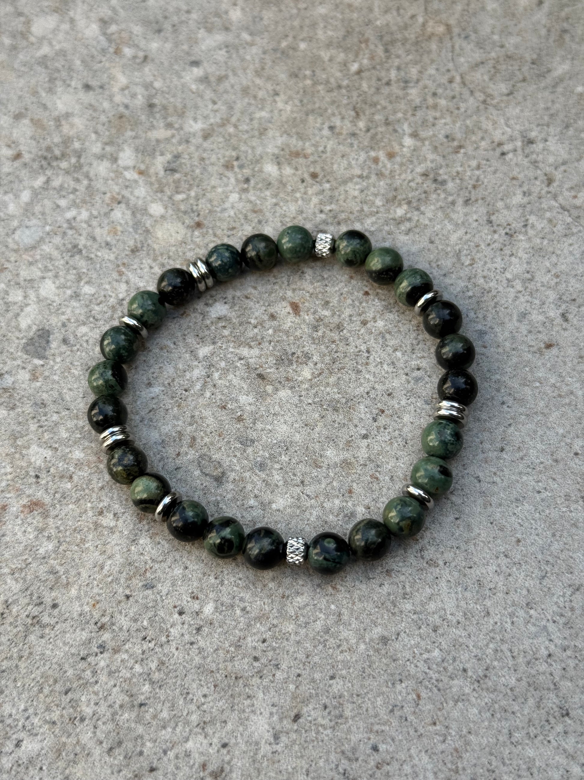 Grønne små perler og stål - inluma