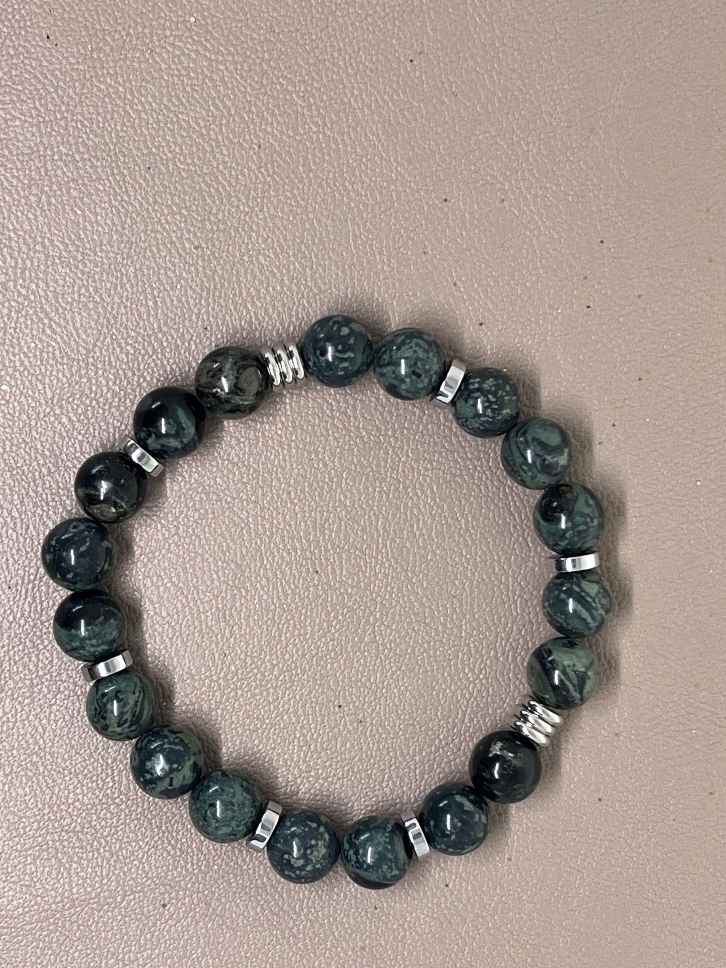 Grønn rhyolitt og sølv