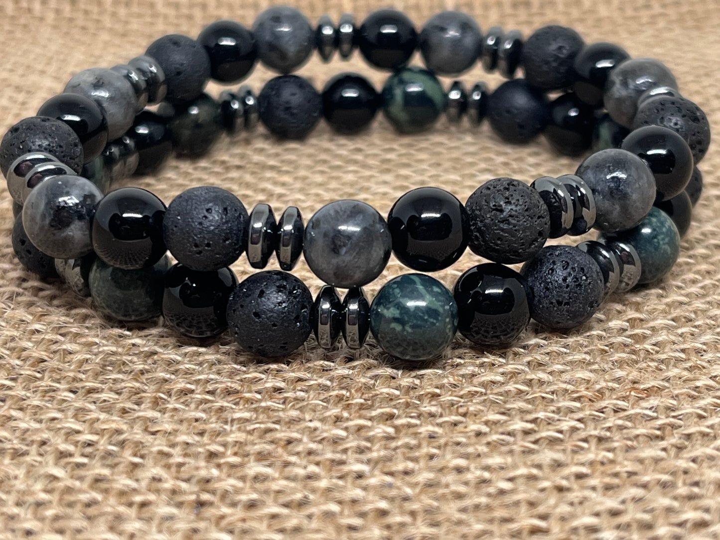 Armbånd To stk grønn og grå med sort