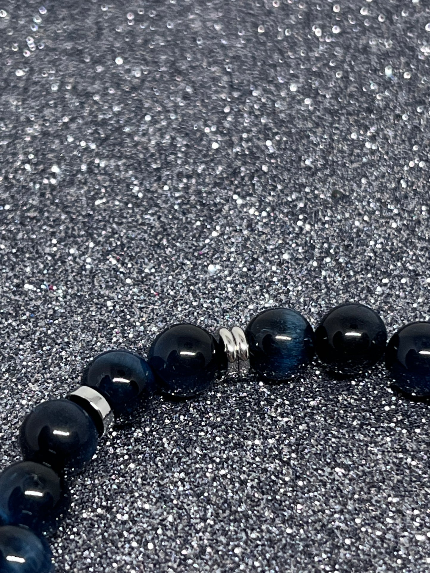 Blå tigerøyne og sølv