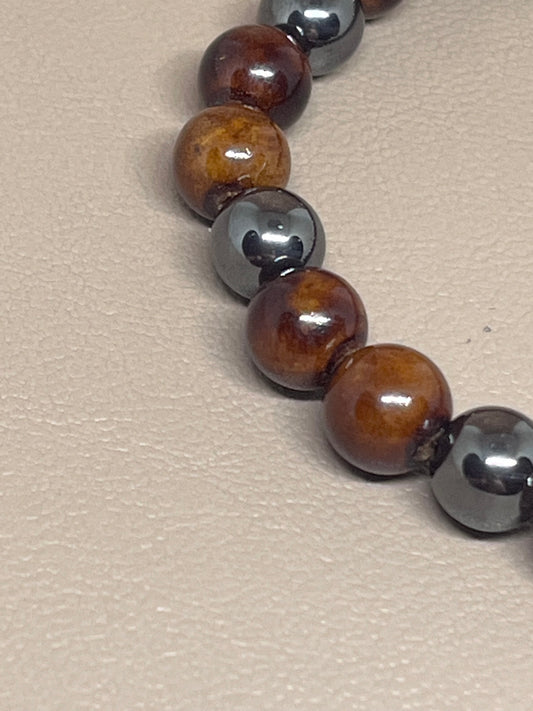 Armbånd Brune steinperler og sort hematitt