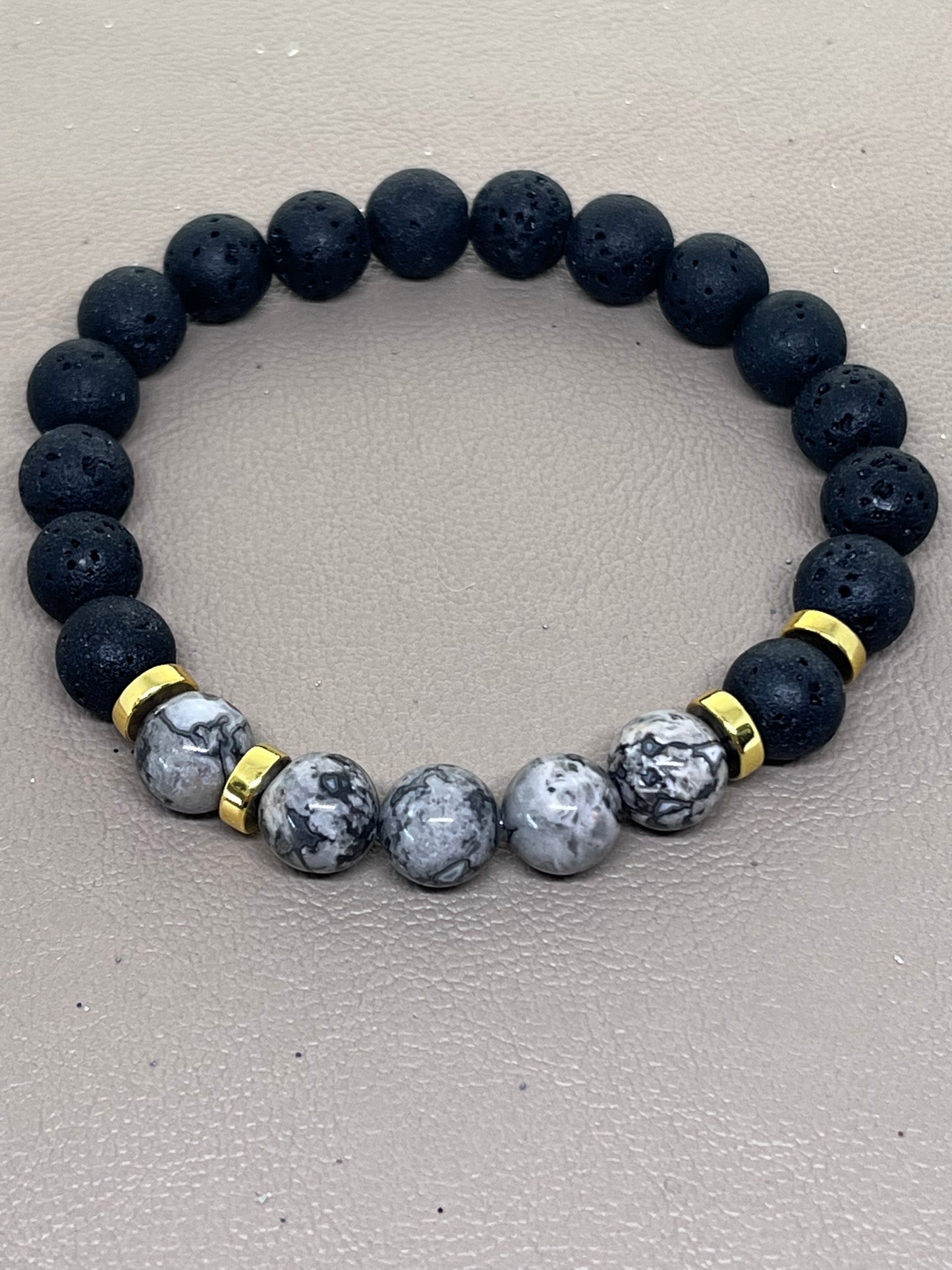 Armbånd svart lava, grå Jasper og gull
