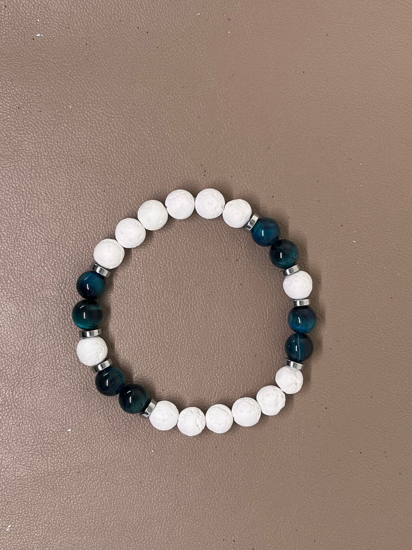 Armbånd Blå tigerøyne hvit lava