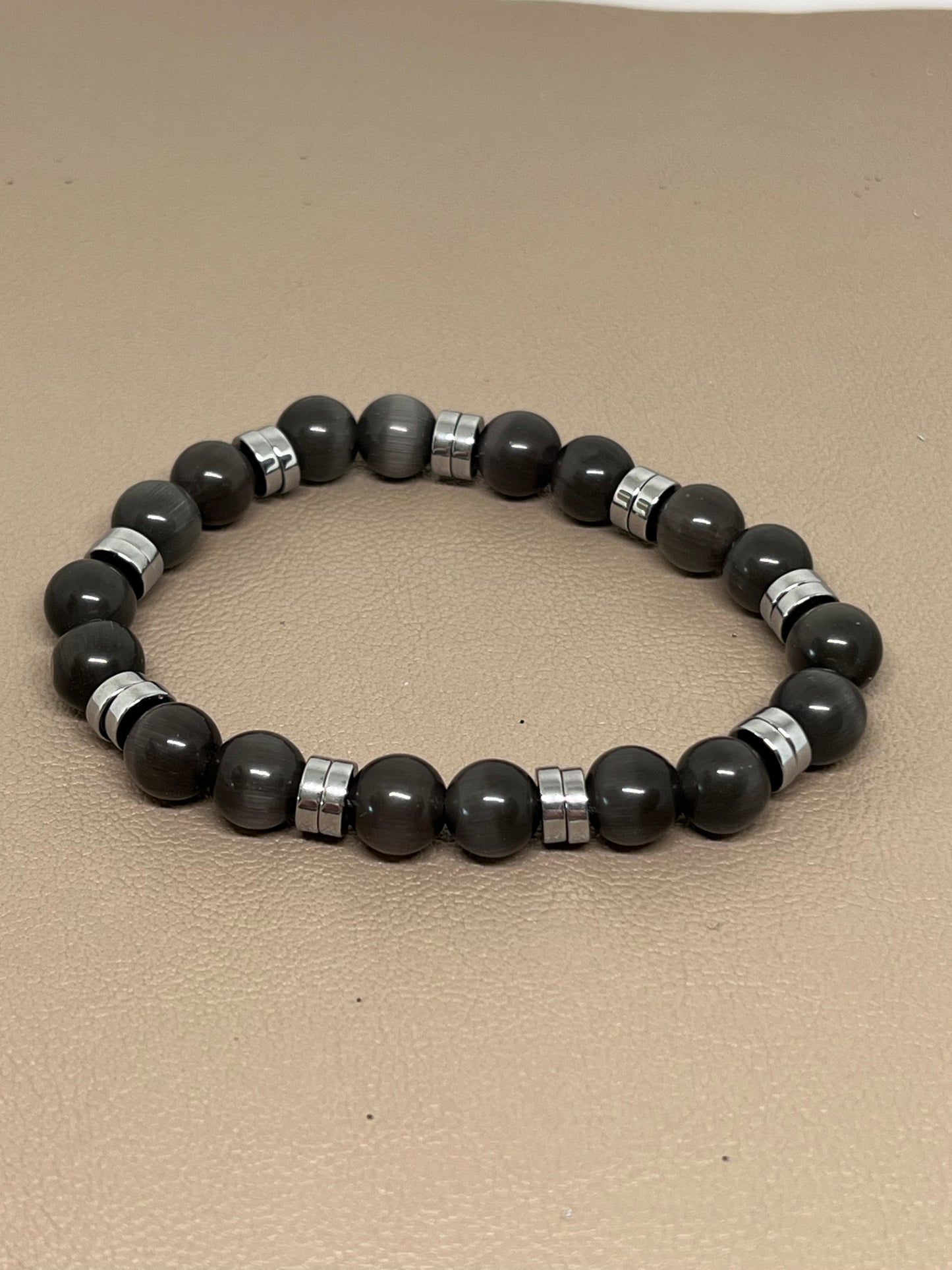 Grå katteøyne og sølvfarget hematitt