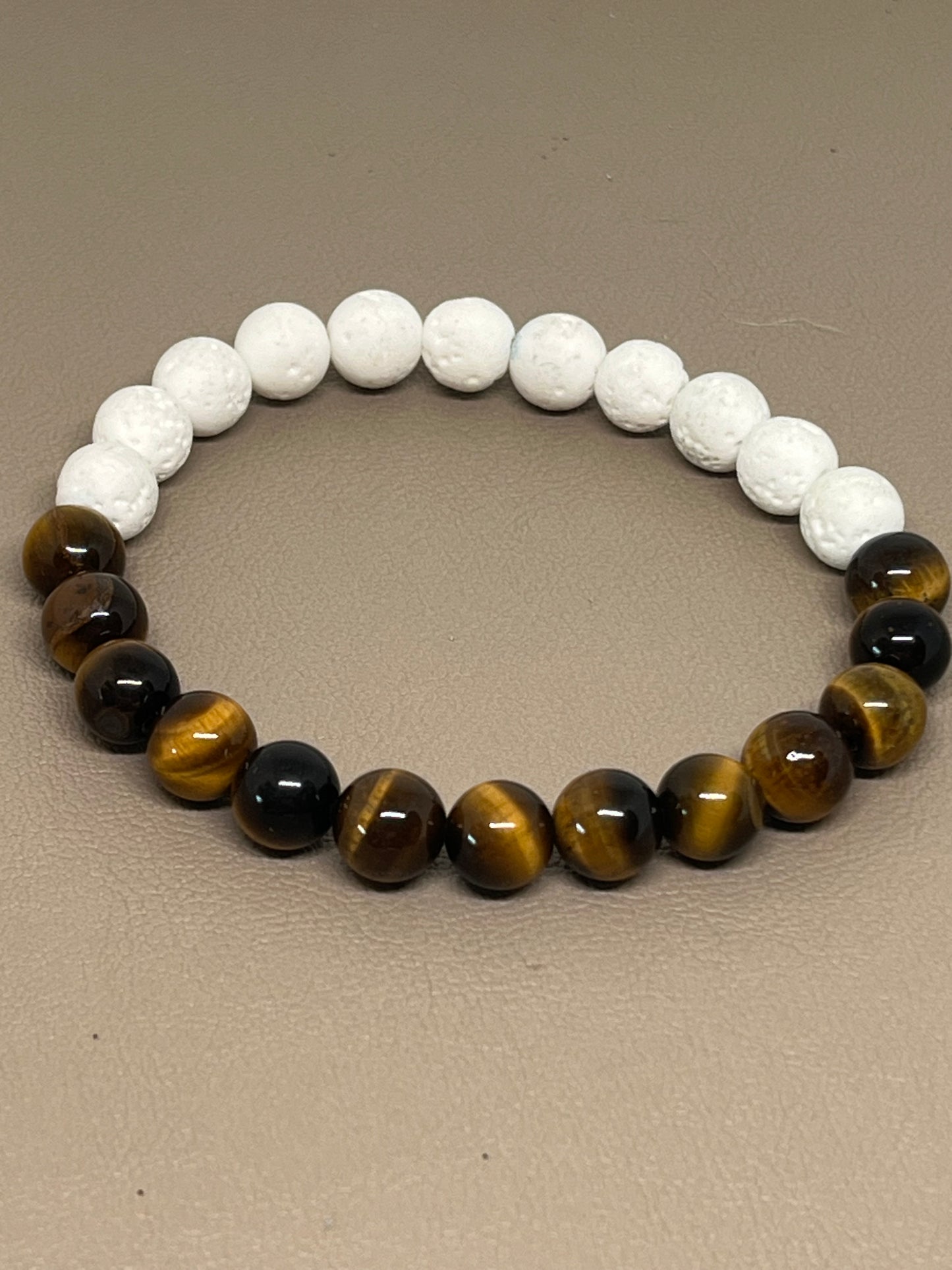 Armbånd tigerøyne og hvit lava