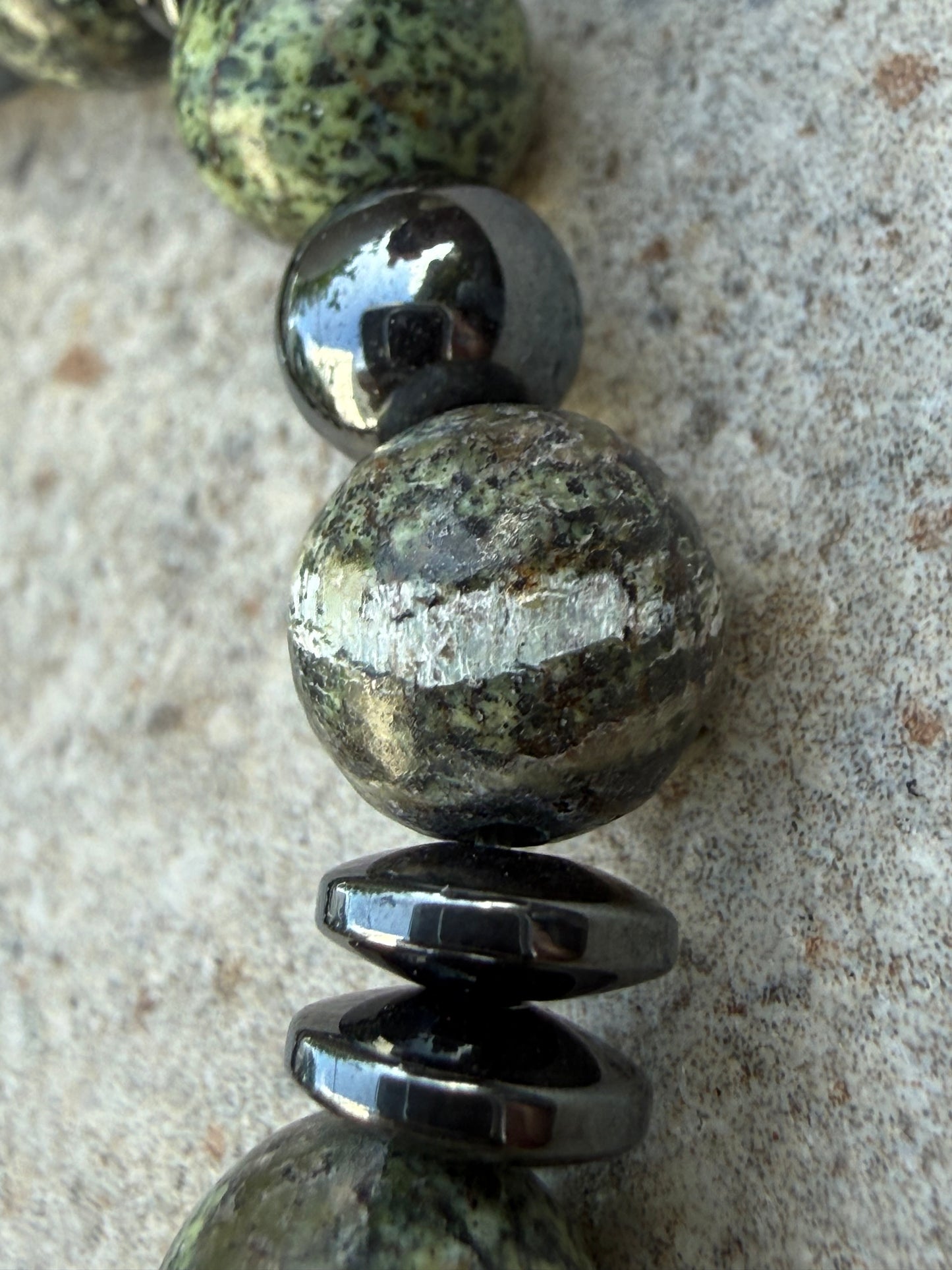 Store grønne jasperperler - inluma