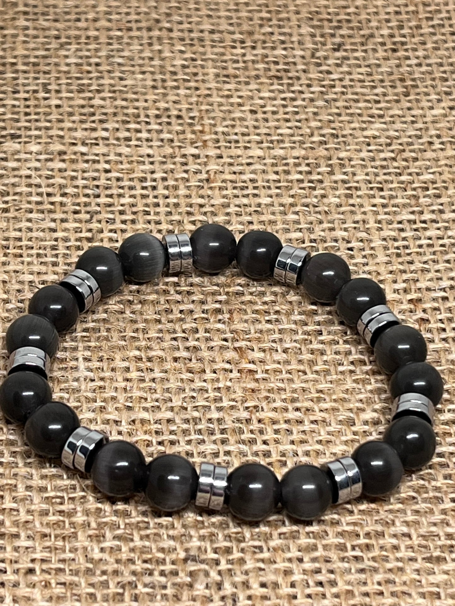 Grå katteøyne og sølvfarget hematitt