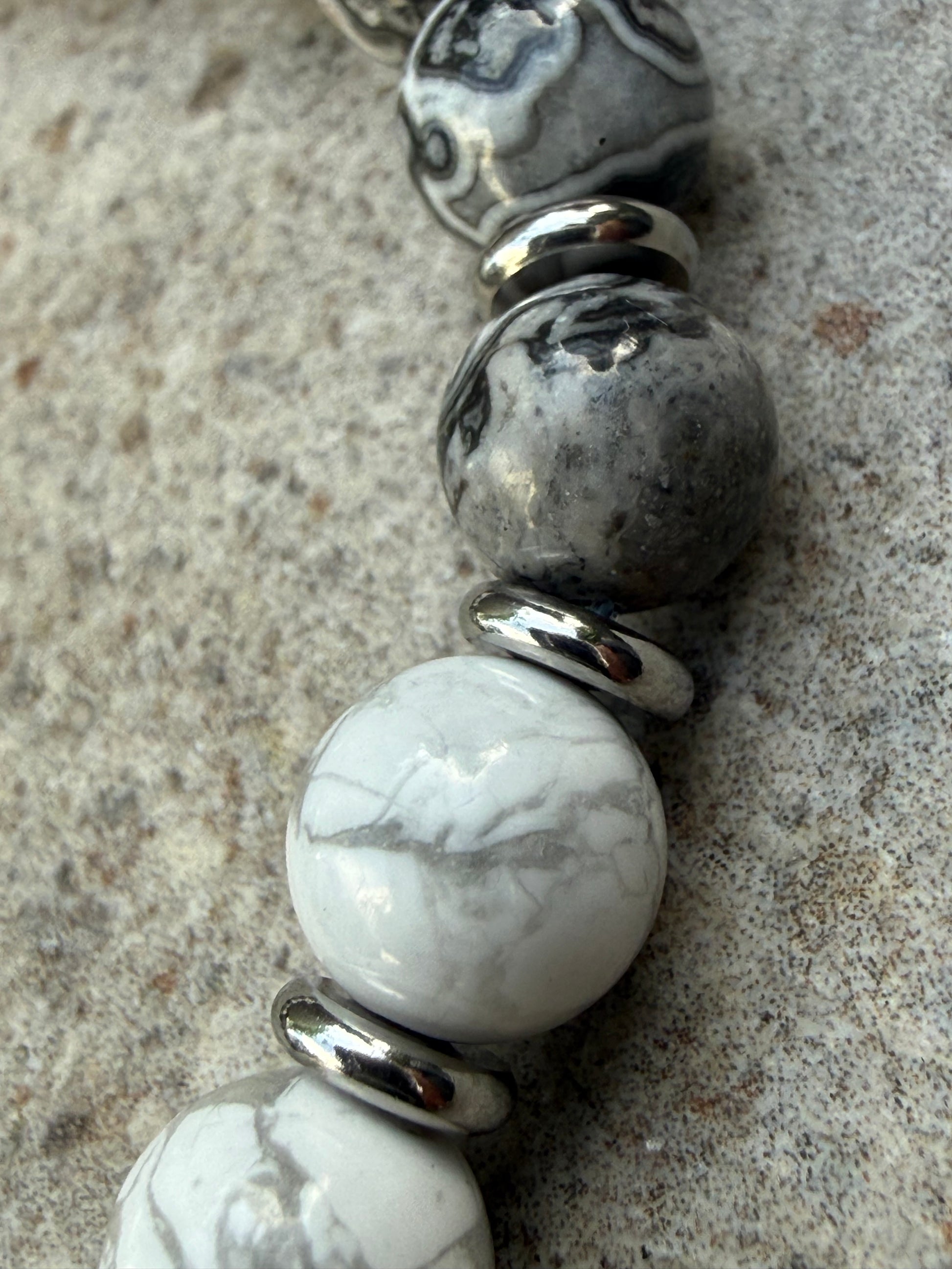 Grå Jasper og hvit howlitt - inluma