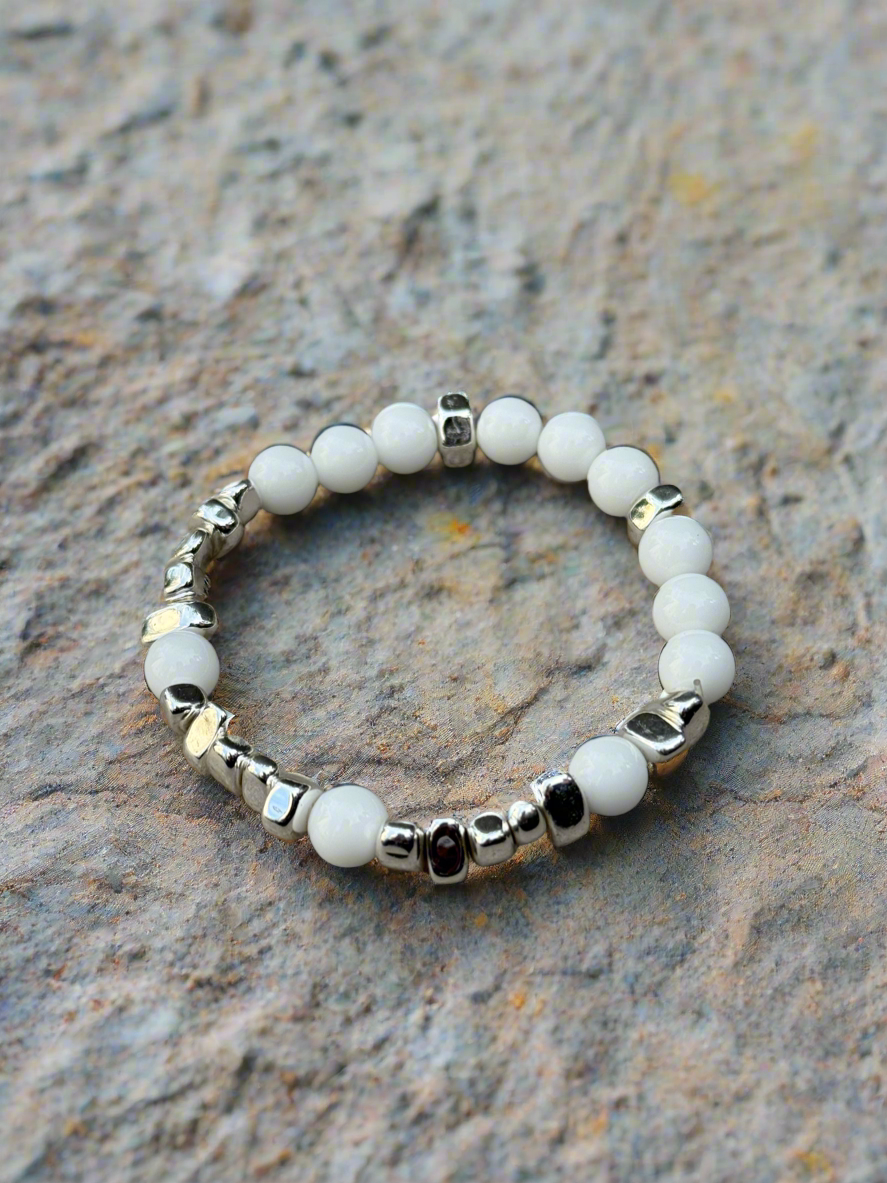 Armbånd hvit agat og sølvfarget hematitt - inluma