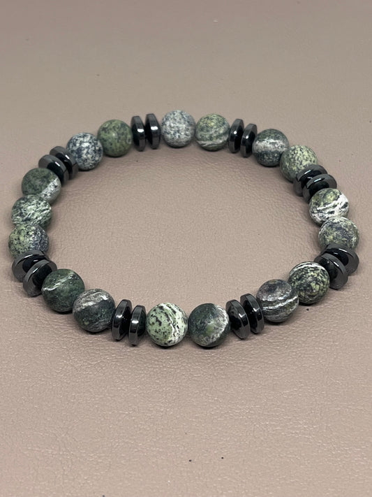 Armbånd Grønn matt zebrajasper og sort hematitt
