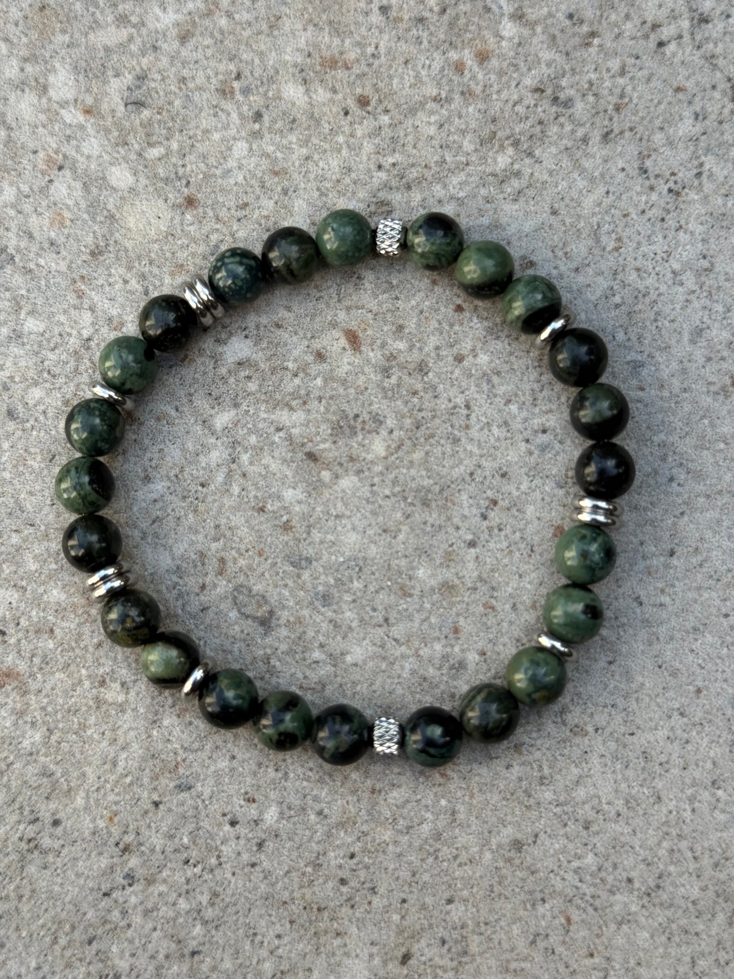 Grønne små perler og stål - inluma