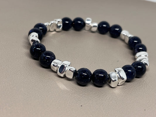 Armbånd Glitrende mørkeblå sandstein og sølv