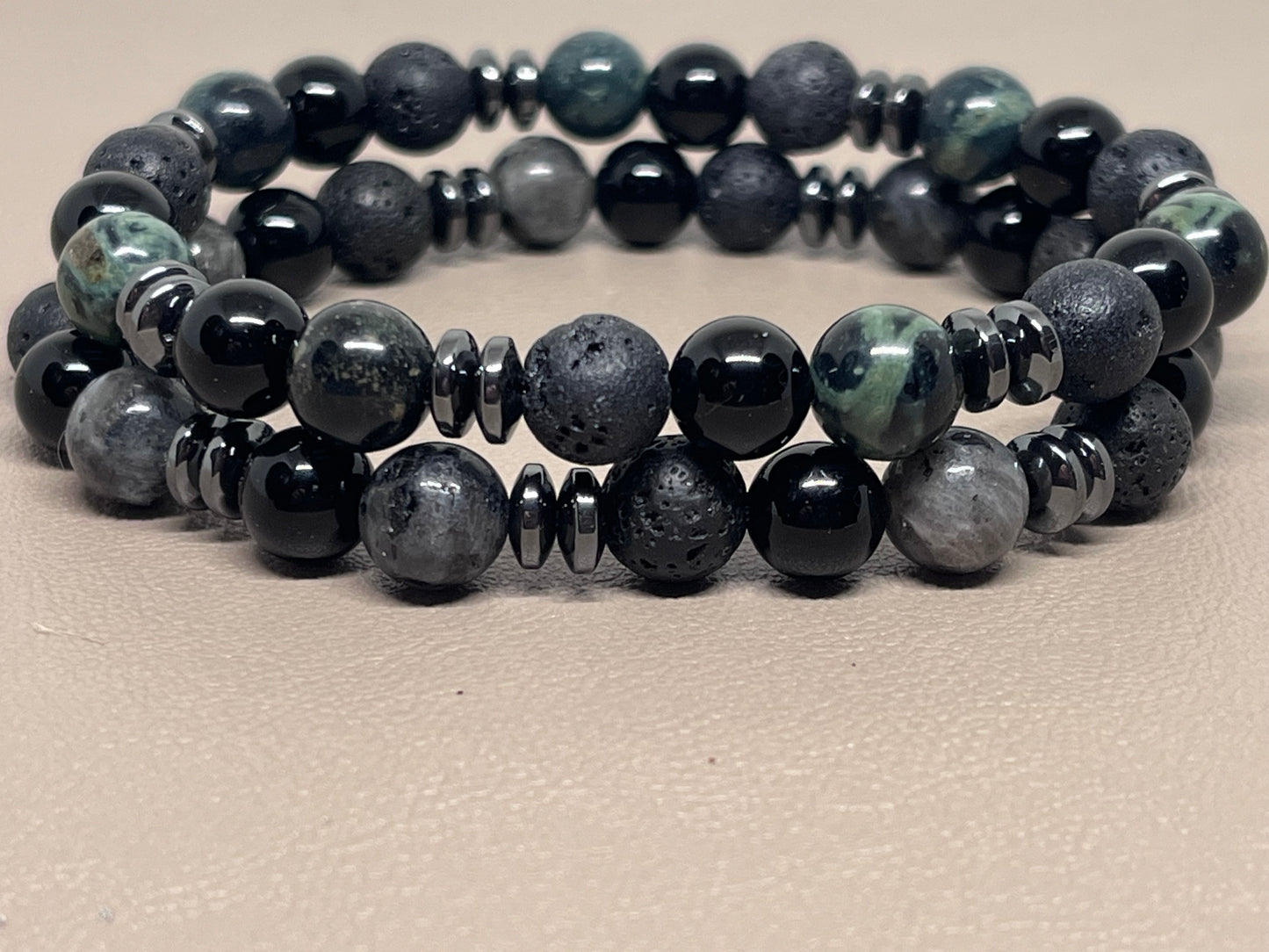 Armbånd To stk grønn og grå med sort