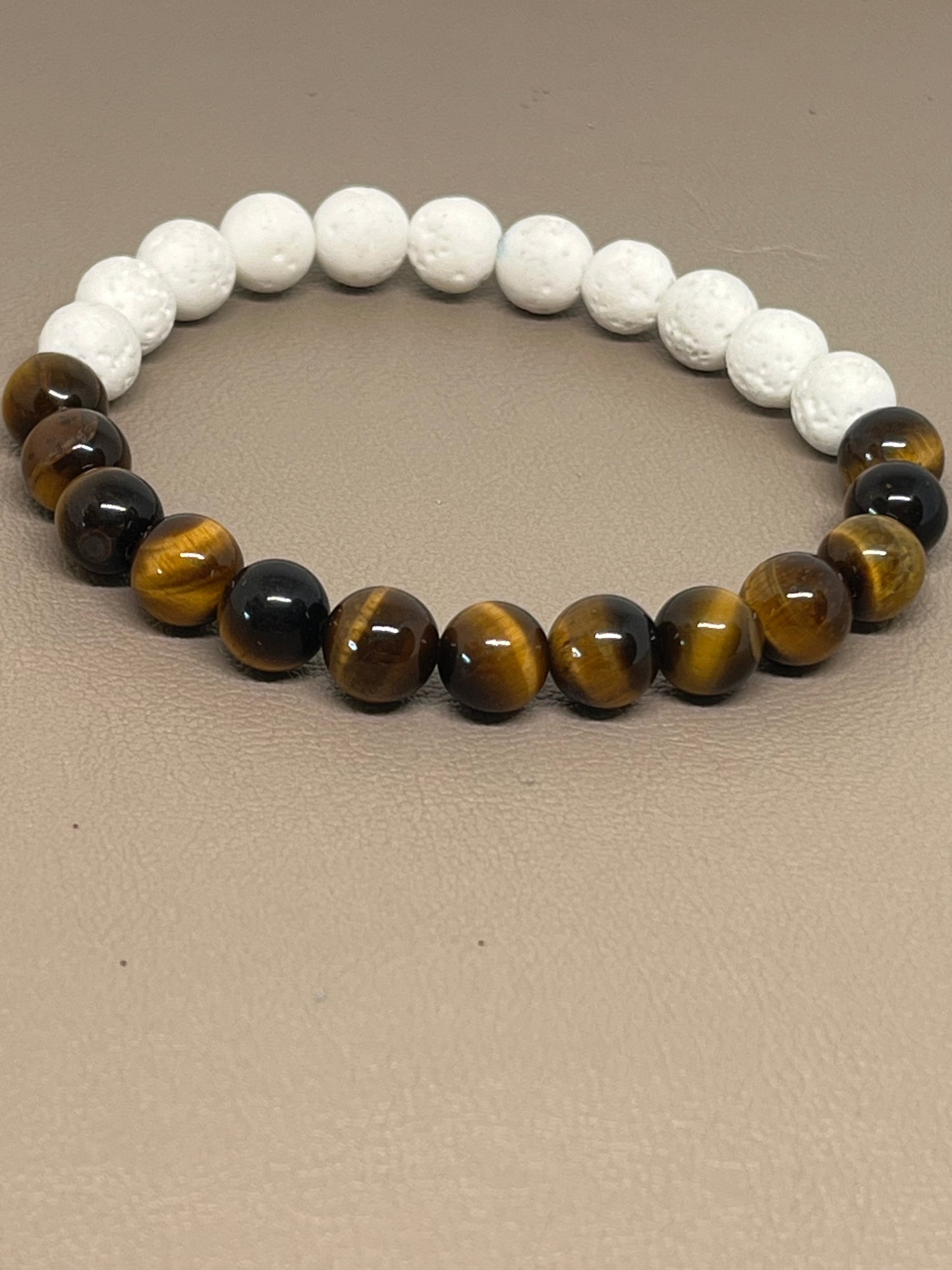 Armbånd tigerøyne og hvit lava