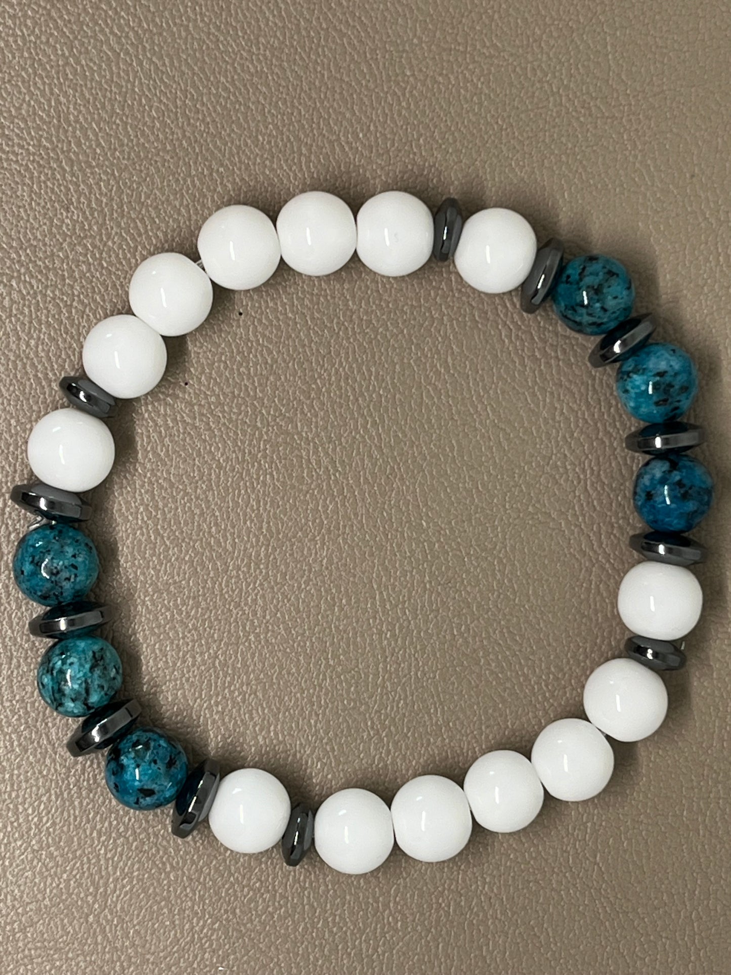 Armbånd Hvit agat, blå Jasper med sort hematitt