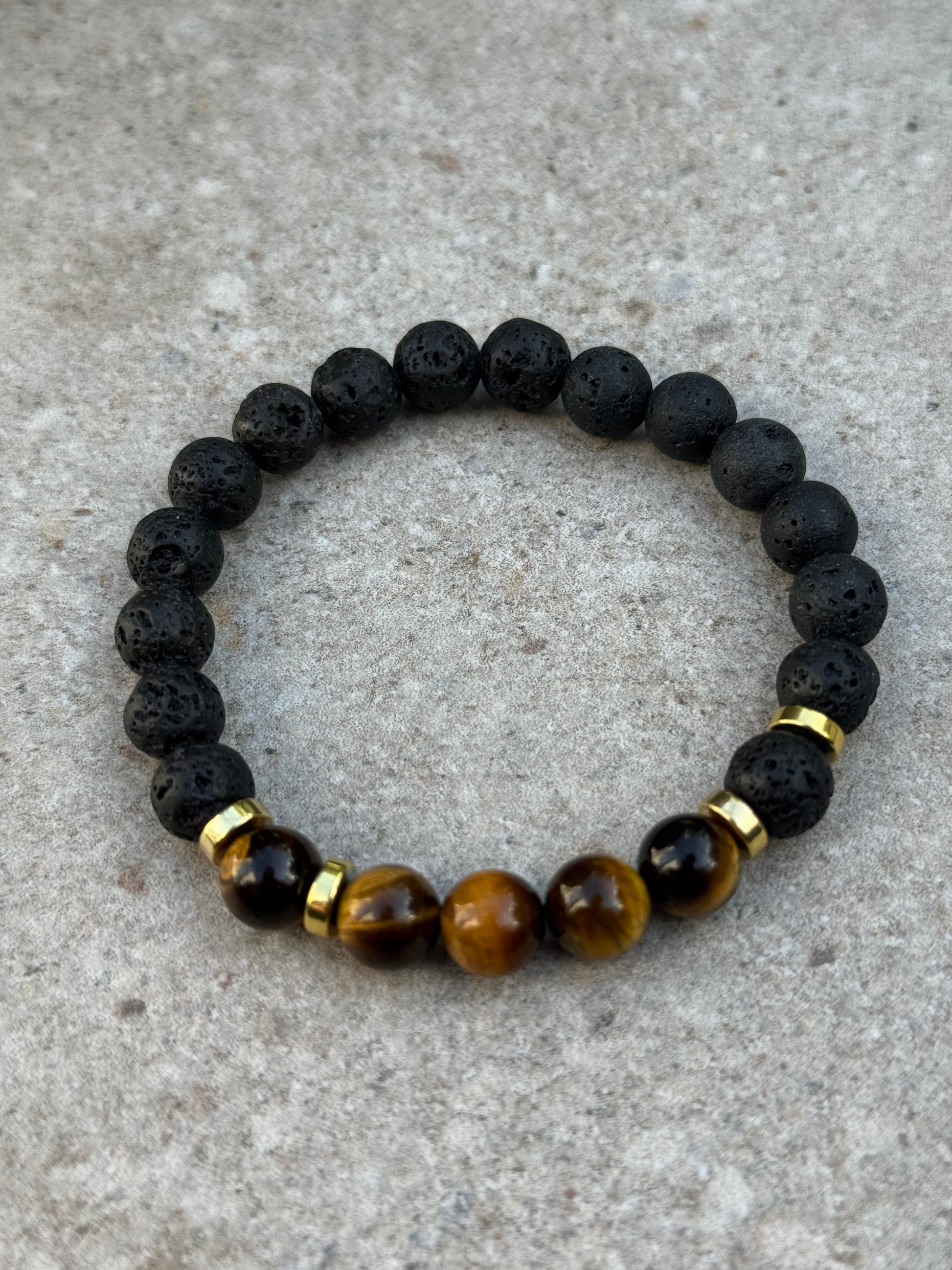 Armbånd svart lava,tigerøyne og gull - inluma