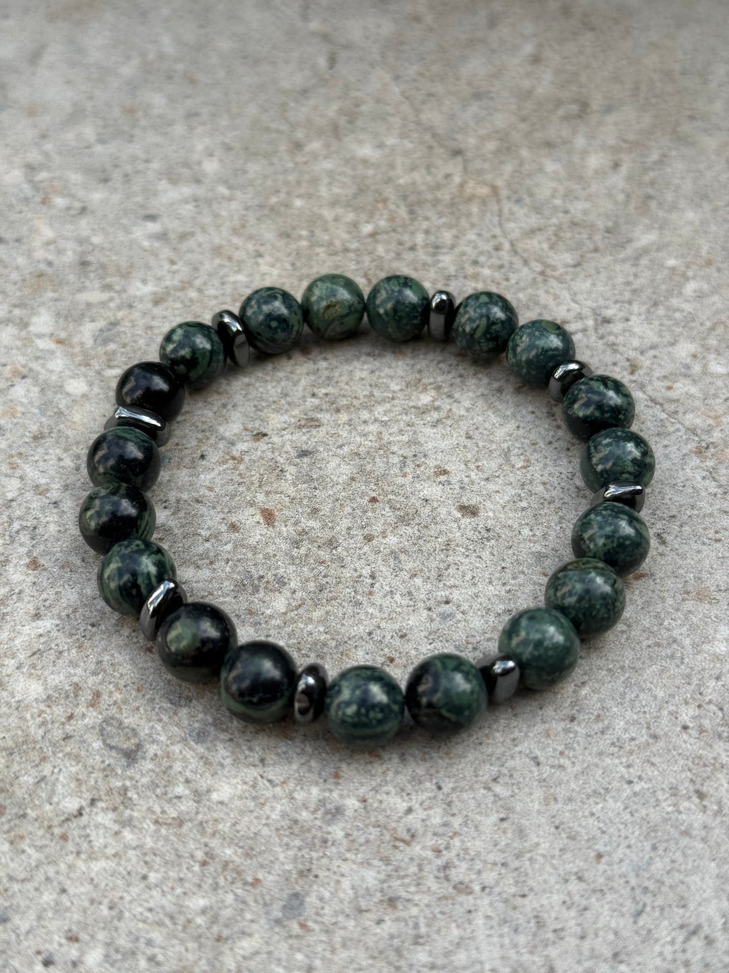 Grønn rhyolitt og sort hematitt - inluma