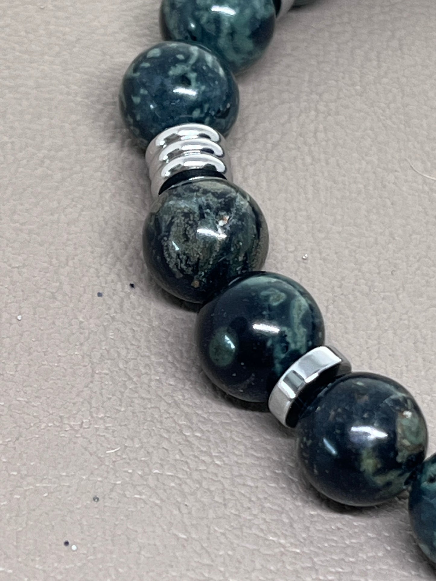 Grønn rhyolitt og sølv