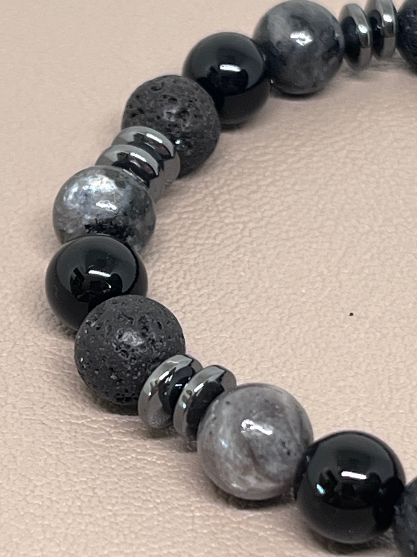 Armbånd To stk grønn og grå med sort