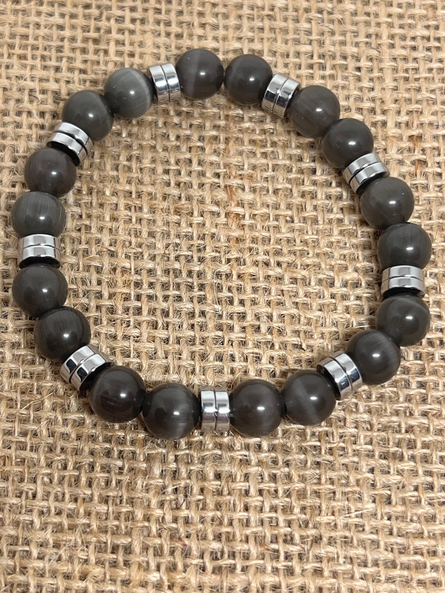 Grå katteøyne og sølvfarget hematitt