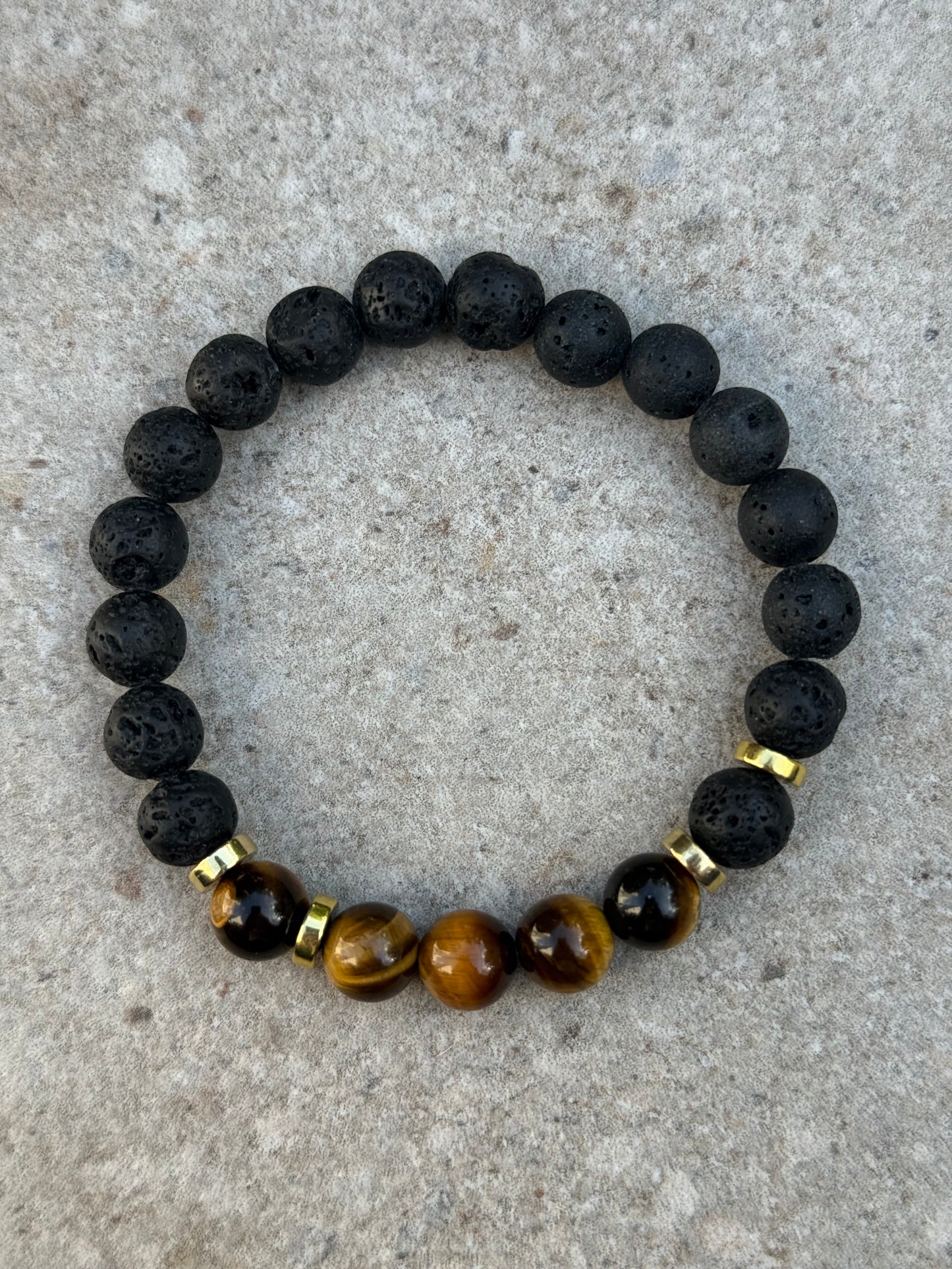 Armbånd svart lava,tigerøyne og gull - inluma