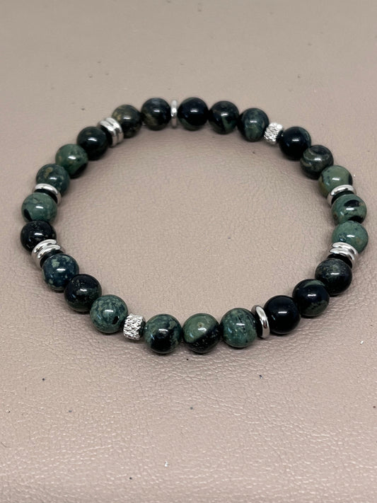 Grønne små perler og stål