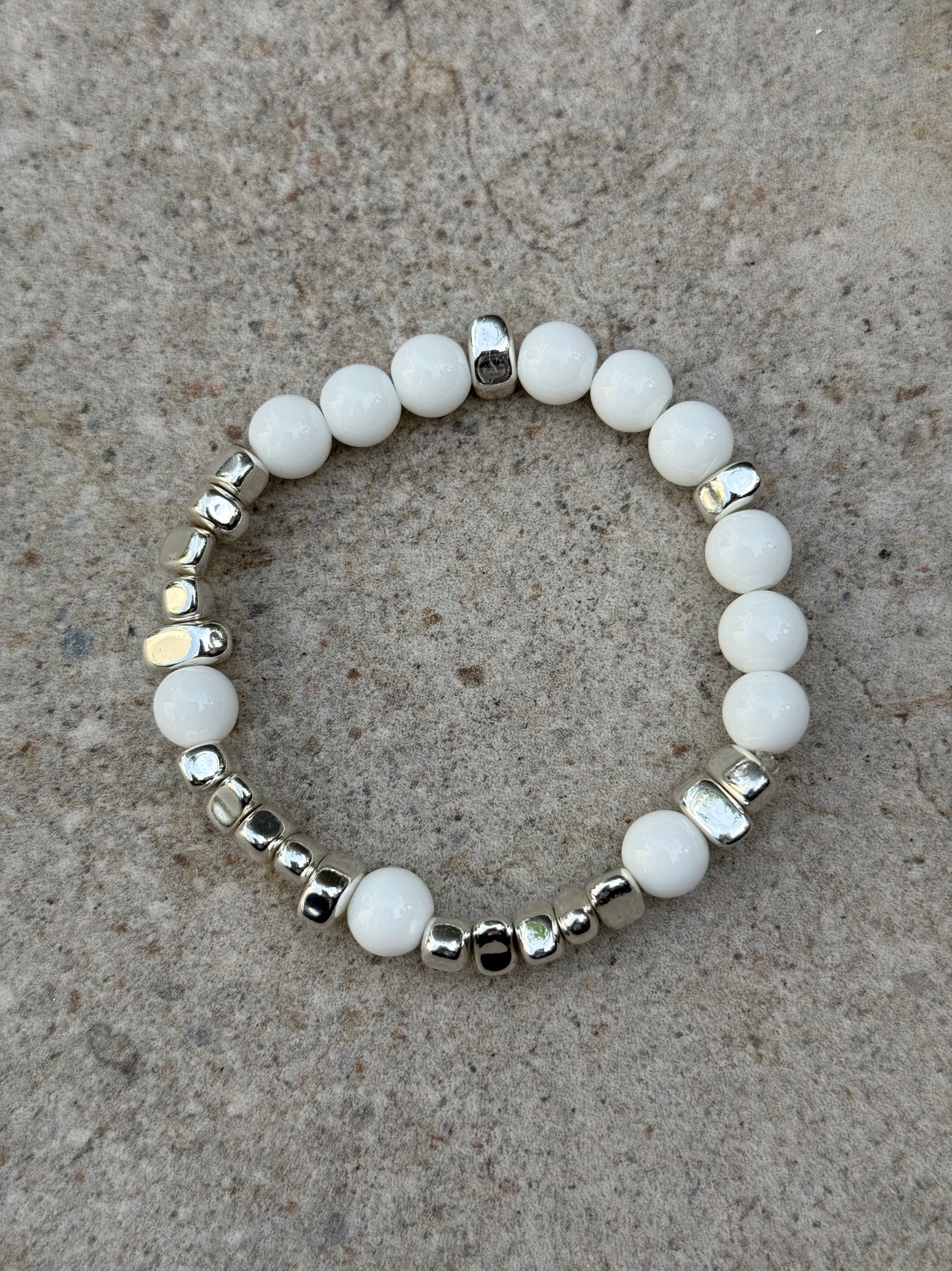 Armbånd hvit agat og sølvfarget hematitt - inluma