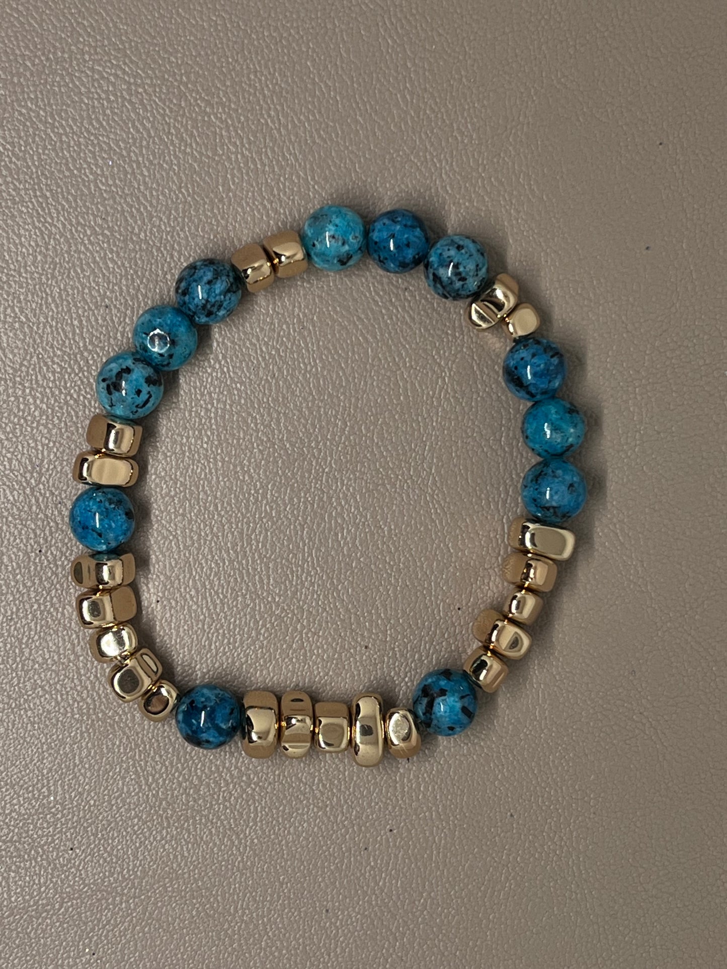 Armbånd Blå jasper og gullfarget hematitt