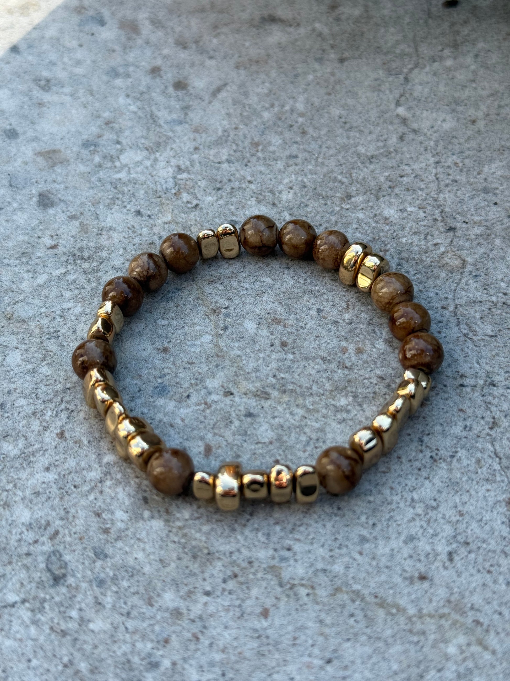 Armbånd brun kalsedon og gull - inluma