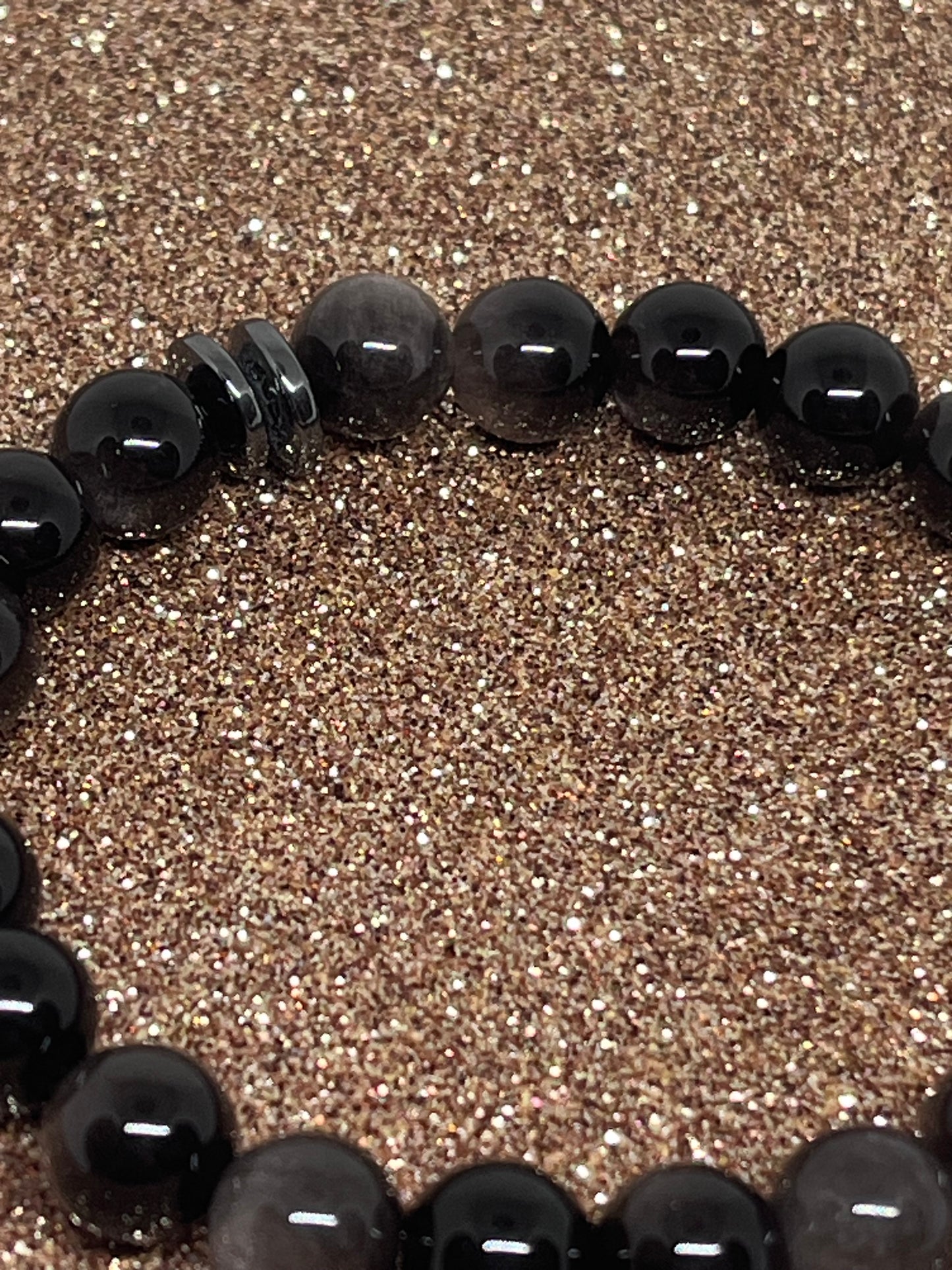 Sort sølvobsidian med sort hematitt